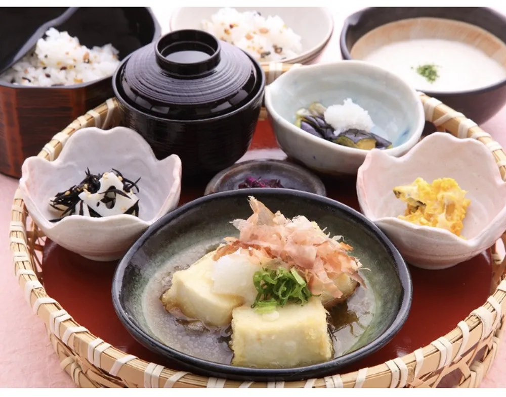 ご飯ととろろ とろ麦の料理